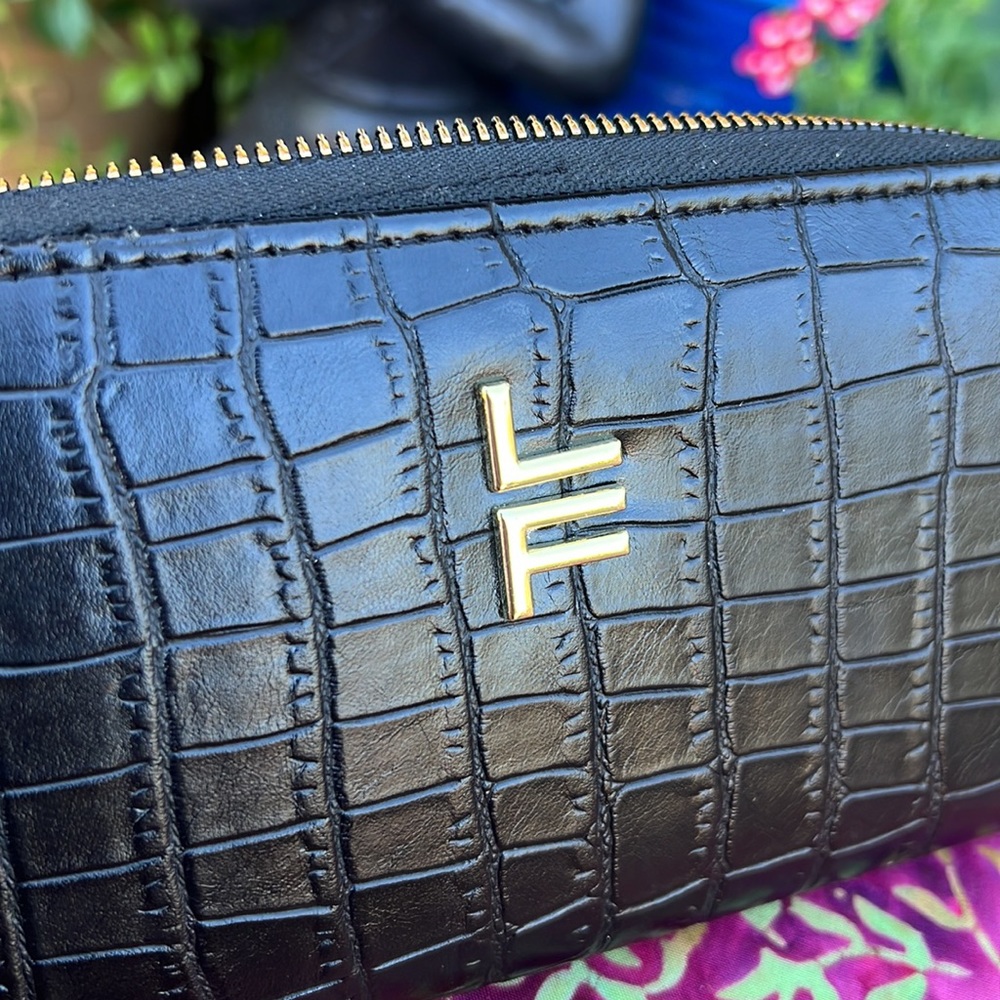 New London Fog Black Croc Embossed Zip Around Wallet or Wristlet - Picture 5 of 12